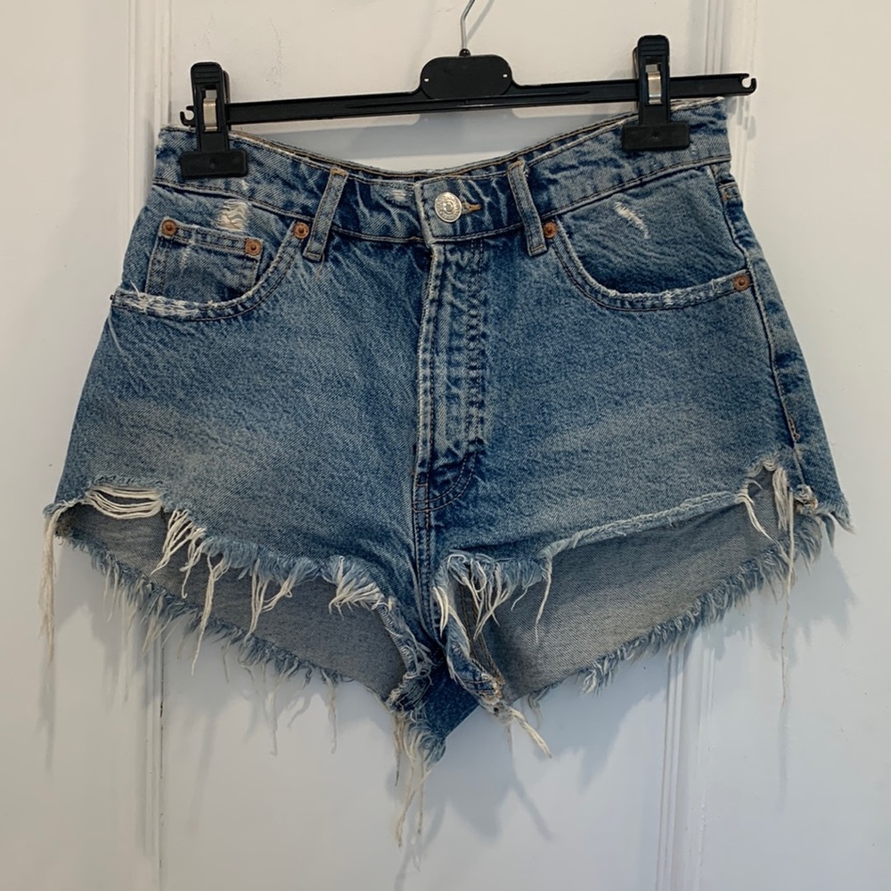Zara High Waisted Distressed Jeans Short Size US 6